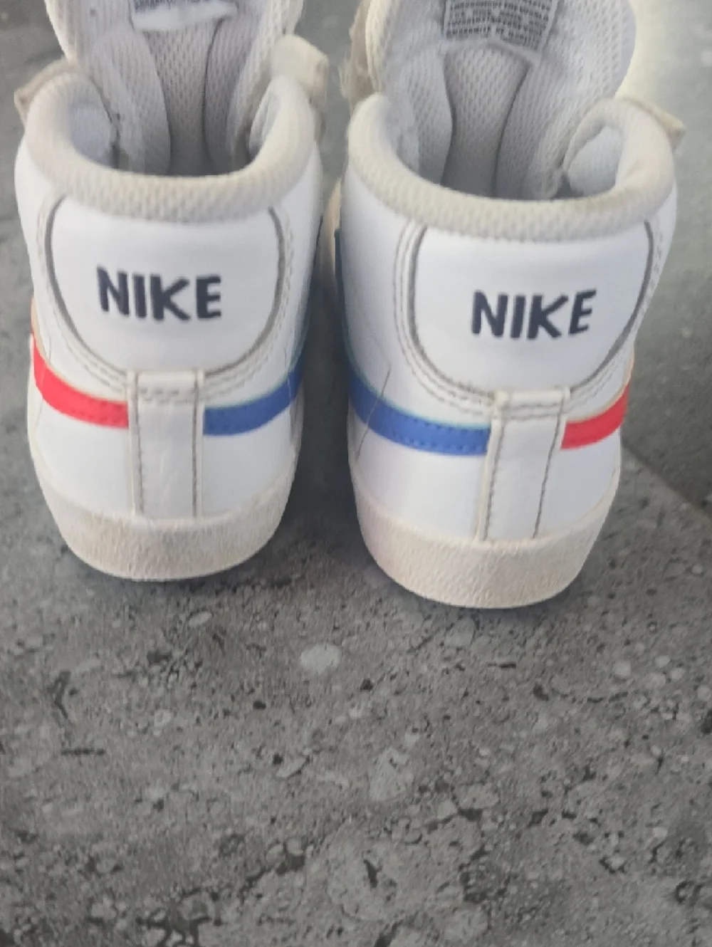 Nike Kids White Sneakers with Pink Swoosh - Picture 4 of 8